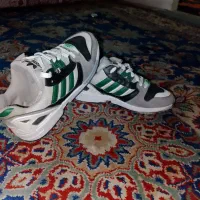 تعدادی کفش کتونی اصلی کفش