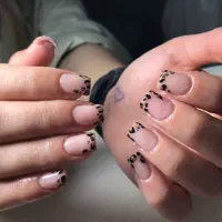 کاشت ناخن تمیز و حرفه ای تضمینی