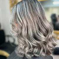 مدل برای رنگ مو