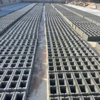 بلوک سیمانی نی ریز