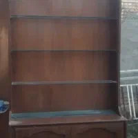 کمد چوبی با قفسه شیشه ای