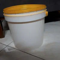 تعدادی سطل ۹کیلویی جنس خوب