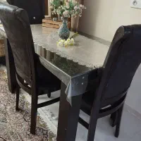 میز ناهار خوری ۴ نفره کاملا سالم در حد نو