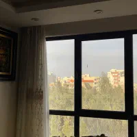 اجاره-آپارتمان-نقلی-غرق-نور-با-ویو-باغ-مفید