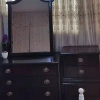 دراور همراه با آینه دوعدد کنار تختی