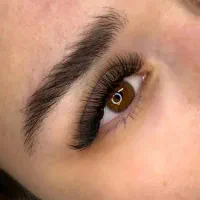 خدمات کاشت ناخن و اکستنشن مژه