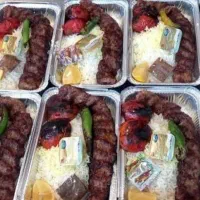 آشپز جهت تهیه غذا