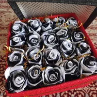 باکس گل ربانی دو رنگ سفید و مشکی شاین دار|گل مصنوعی|زنجان, |دیوار