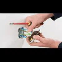 برقکار و سرویس کار آسانسور