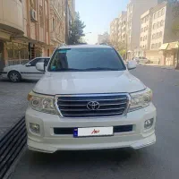 تویوتا لندکروز