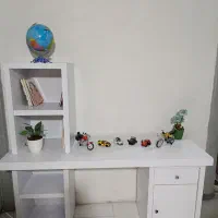 میز تحریر بسیار قوی و نو