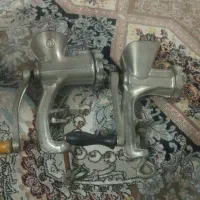 دو عدد چرخ گوشت کاملا سالم قدیمی