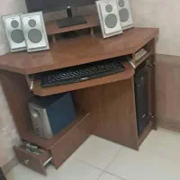 میز کامپیوتر کنج