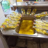 به یک نفر همکار. خانم جهت کار در فست فودی