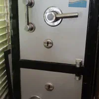 تعدادی گاو صندوق و دوچرخه و لباسشویی موجوده‌فروشی