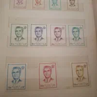 تعدادی تمبر و اسکناس