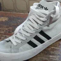 کفش اسنیکر ساقدار آدیداس اصل سایز ۴۲|کیف، کفش، کمربند|اسلامآباد غرب, |دیوار