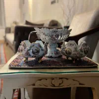 آجیل خوری با دوتا شکلات خوری