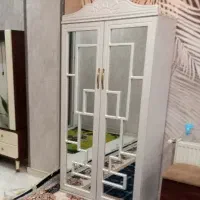 کمد اینه ای داخلش ۳ کشو در حد نو نو نو