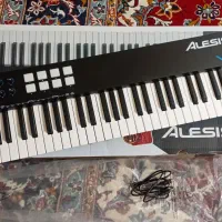 میدی کیبورد ۵ اکتاو Alesis V61