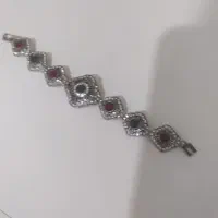 دستبند نگین دار سالم
