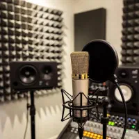 استودیو خوانندگی اسپانسر صد درصدی استدیو