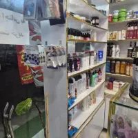 ۵ عدد قفسه و  یک عدد پیشخوان ام دی اف