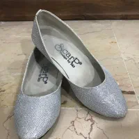 کفش نقره ای مناسب روی فرش