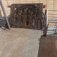 یک عدد تخت دونفره تخت یک نفره فلزی یک تشک دونفره|تشک تختخواب|مبارکه, |دیوار