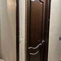 ۴ عدد درب قهوه ای چوب با چهار چوب و تاج کلاسیک
