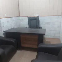 یک اتاق مبله از یک واحد اداری بر باجک یک