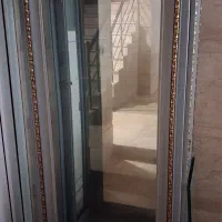 ویترین چوبی . شیشه ای ۳ طبقه پشت آینه