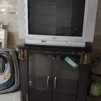 تلویزیون اسنوا 29 اینچ با میز مربوطه