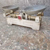 ترازو قدیمی دو کفه