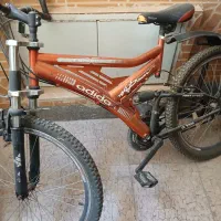 دوچرخه رنگ زرشکی و سایز ۲۷|دوچرخه، اسکیت، اسکوتر|خمینی‌شهر, |دیوار