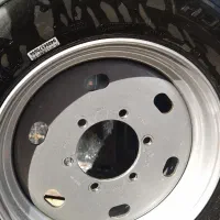 لاستیک نیسان سیمی با رینگ ترک در حد نو