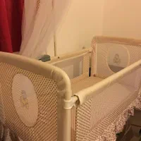 گهواره وتخت کنار مادر