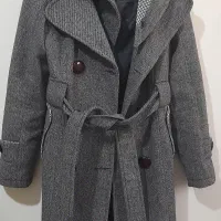 یک  پالتو زنانه جنس زخیم وگرم  درحدنونو