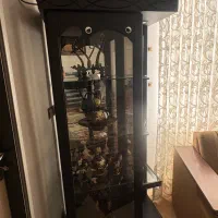 بوفه به همراه وسایل تزیینی