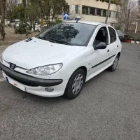 206 سفید ((بدون رنگ واقعی))