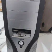 یک عدد کامپیوتر با تمام وسایل موس نو