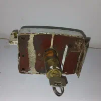 قفس و قفل درب خانه