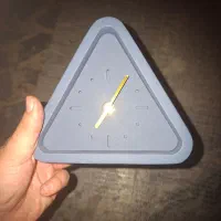 ساعت بتنی مثلثی