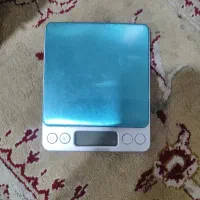 ترازو تا نیم کیلو می‌کشه