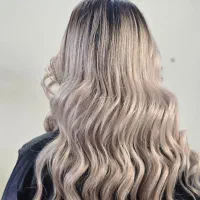 متخصص رنگ و لایت و کوتاهی تخصصی در کلاله