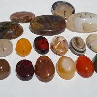 تعدادی سنگ