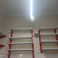 ترازوی دیجیتالی و قفسه ی سوپرمارکت کولر آبی