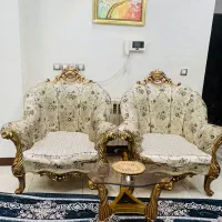 ست مبل تک‌نفره سلطنتی طلایی + میز عسلی ست
