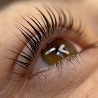 خدمات اکستنشن مژه و لیفت با تخفیف ۲۰ درصدی