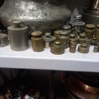 سنگ ترازو برنج قدیمی|کلکسیون اشیاء عتیقه|اراک, |دیوار